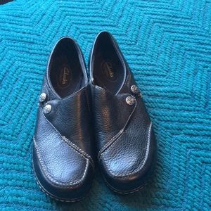 Clark bendable leather black shoe